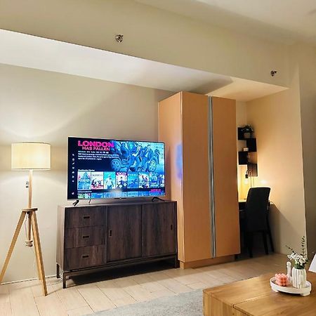 81 Newport Condominium Cluster 5 3A By Rechelle Nunag Pasay Buitenkant foto
